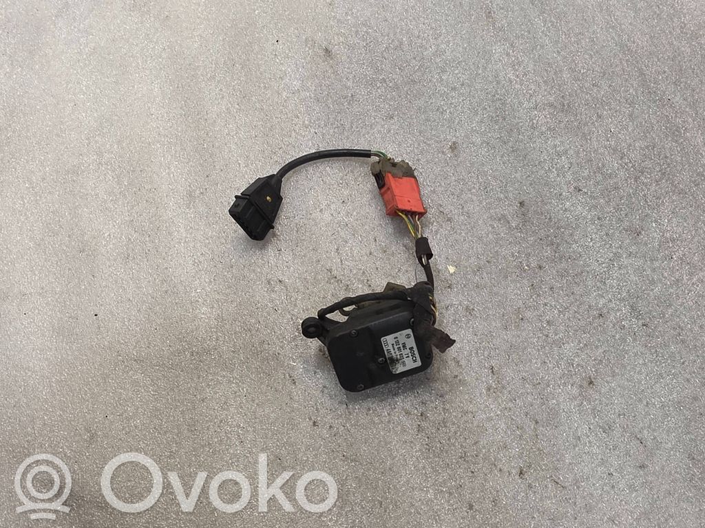 Audi A6 S6 C4 4A Silniczek nagrzewnicy 