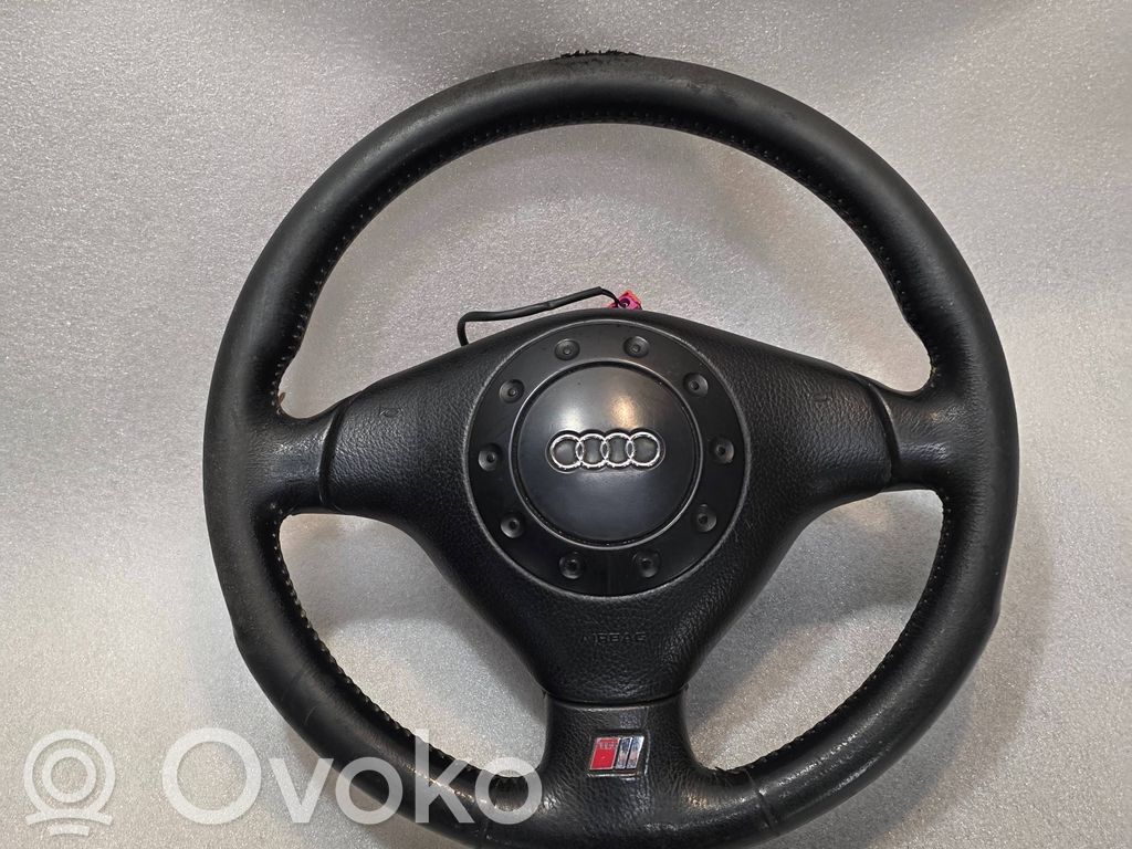 Audi A4 S4 B5 8D Ohjauspyörä 