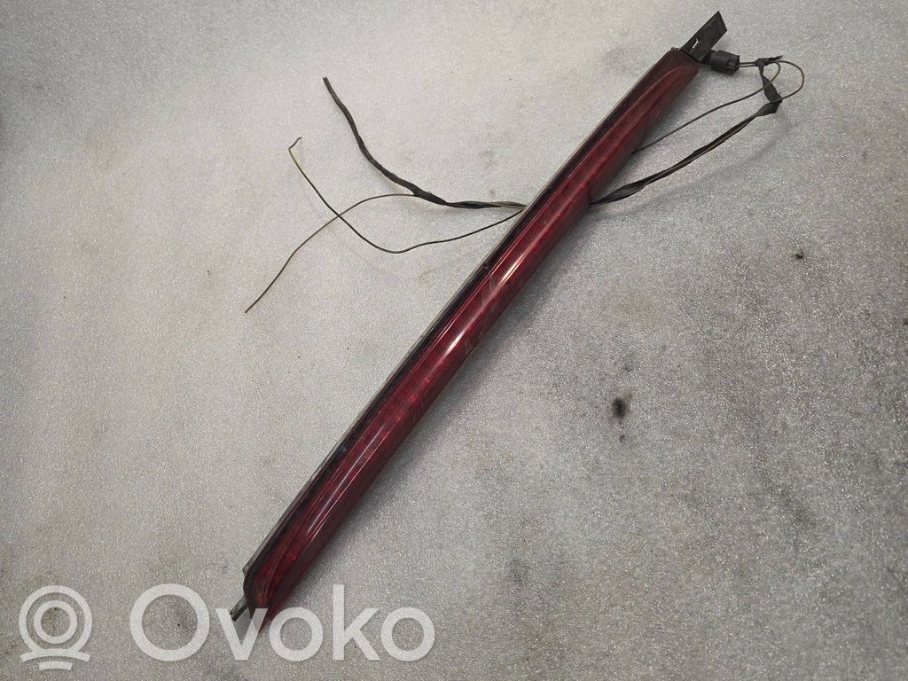 Kolmas/lisäjarruvalo   8368764