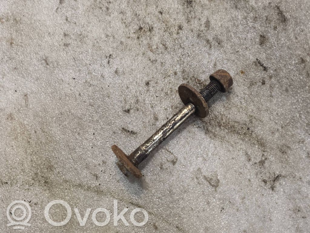 Tornillo de cámara de la suspensión trasera