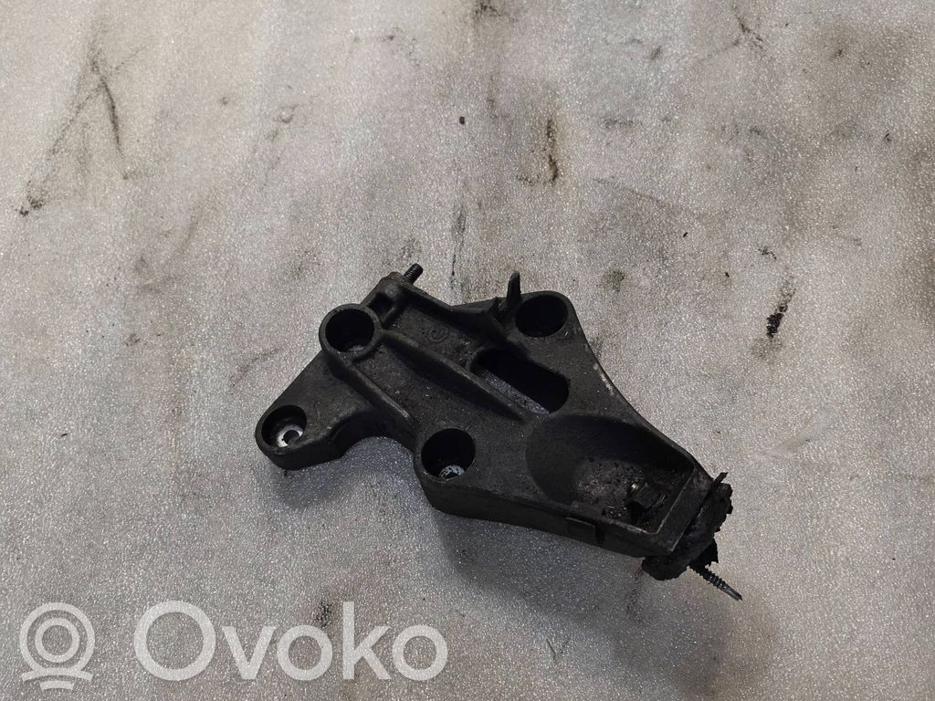 Engine mounting bracket   22111093811