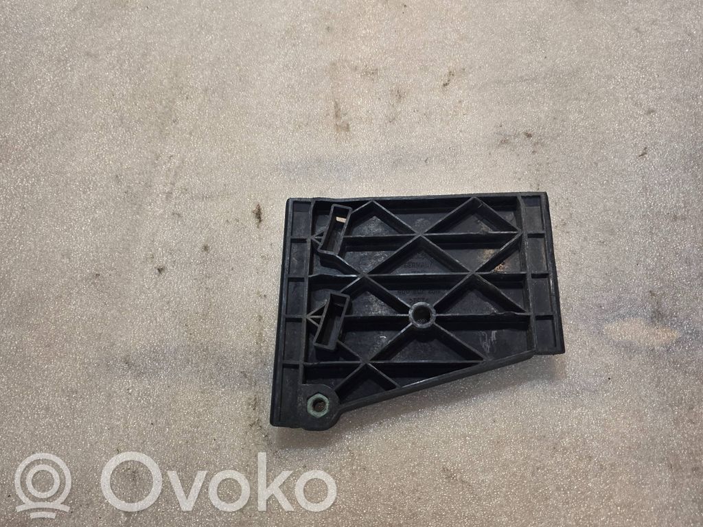 Front bumper mounting bracket   4D0807254