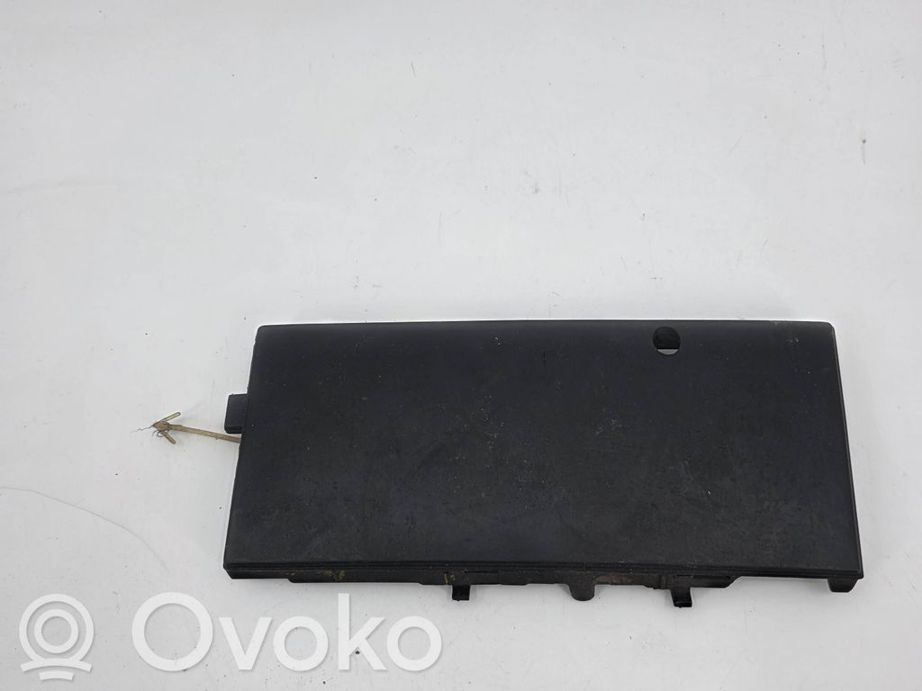 BMW 5 E34 Zaślepka / Osłona haka holowniczego przednia 