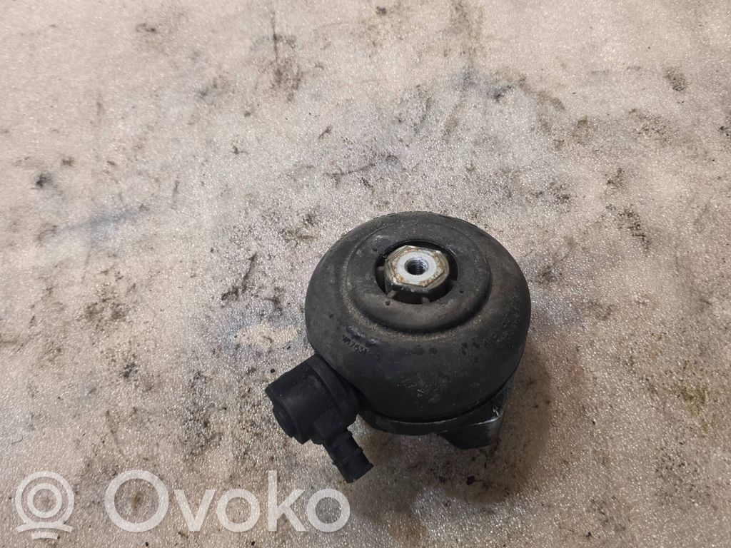Audi A8 S8 D2 4D Engine mount bracket 
