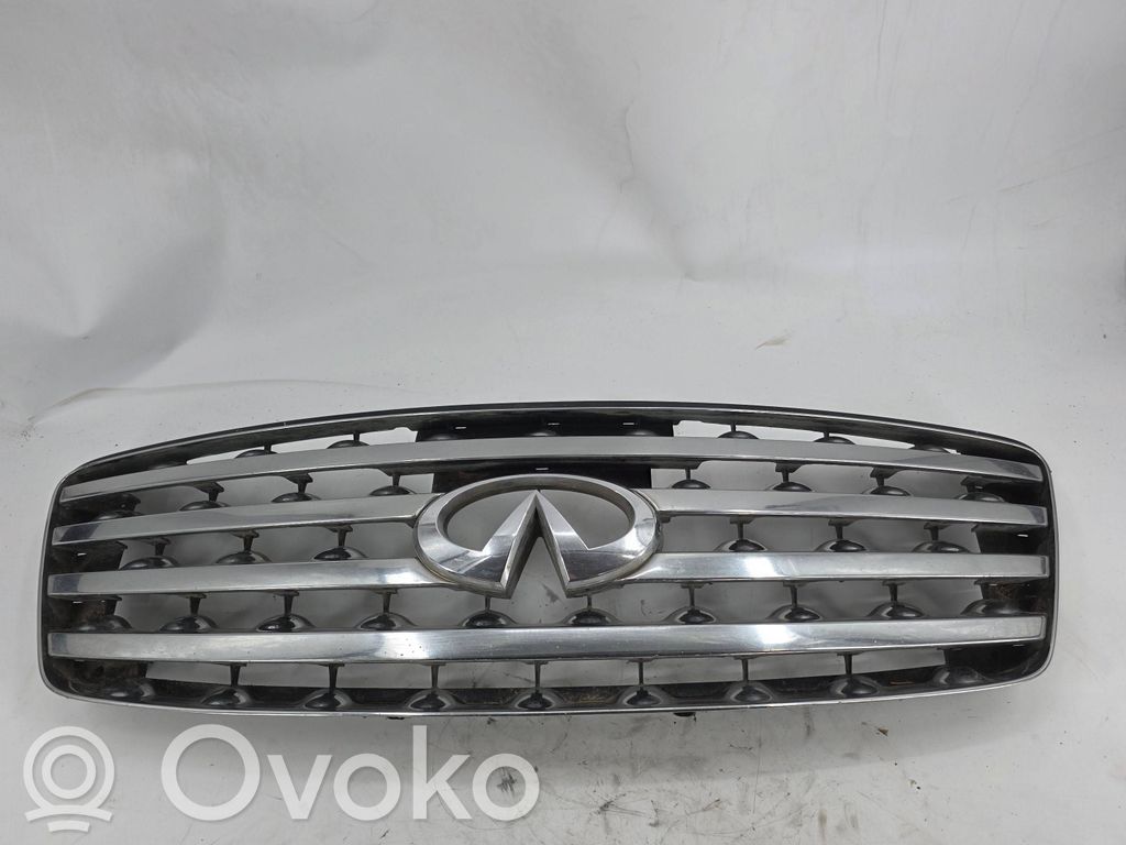 Infiniti FX Etupuskurin ylempi jäähdytinsäleikkö 