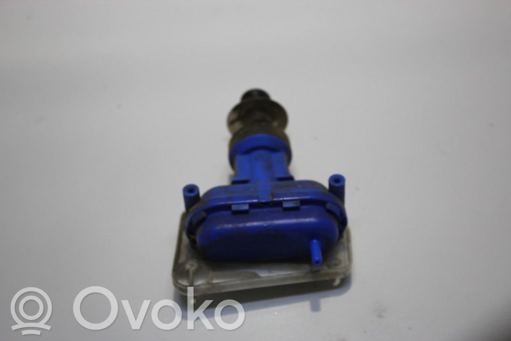 Audi 80 90 B3 Keskuslukituksen moottori 