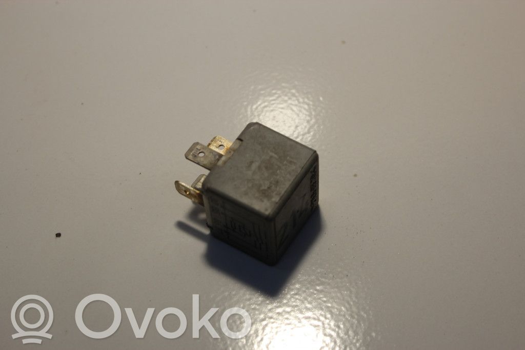 Volkswagen PASSAT B5 Muu rele 