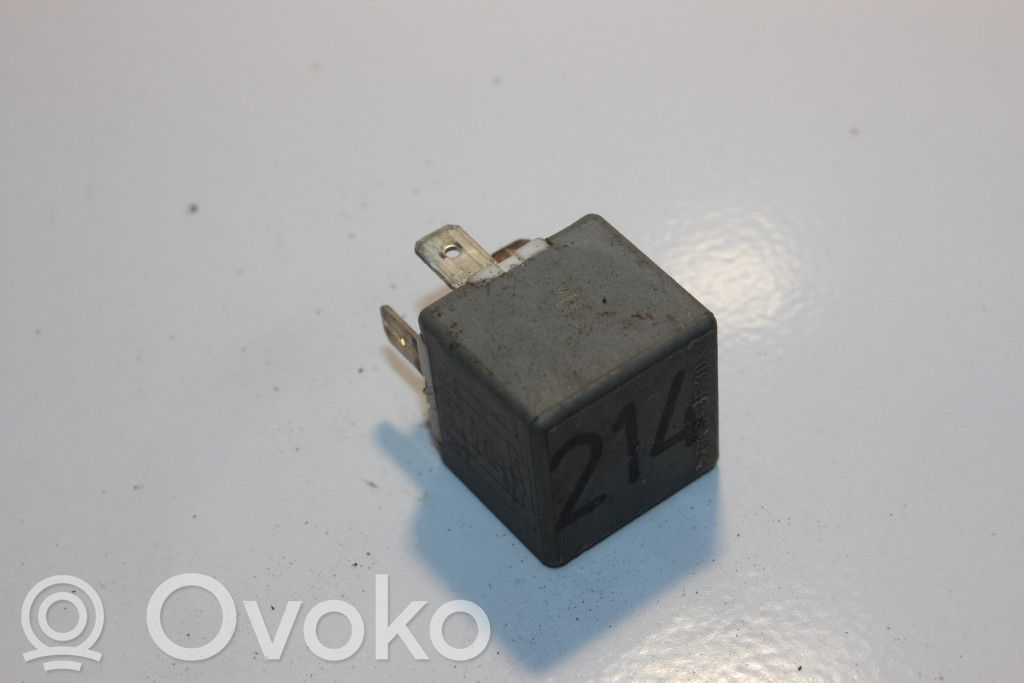Volkswagen PASSAT B5 Inne przekaźniki 