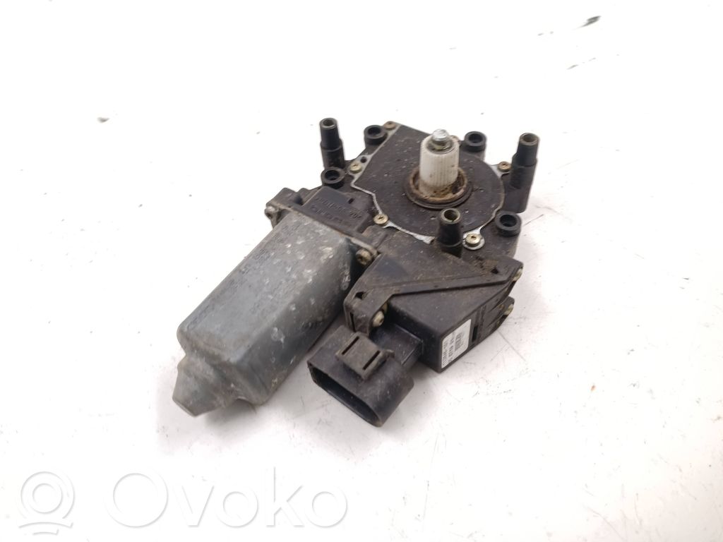 Audi A4 S4 B5 8D Silnik regulatora szyby drzwi przednich 