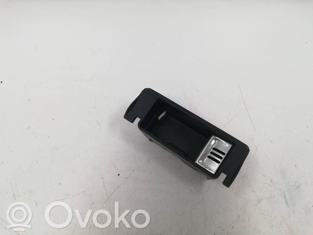Audi Q7 4L Durų peleninė 