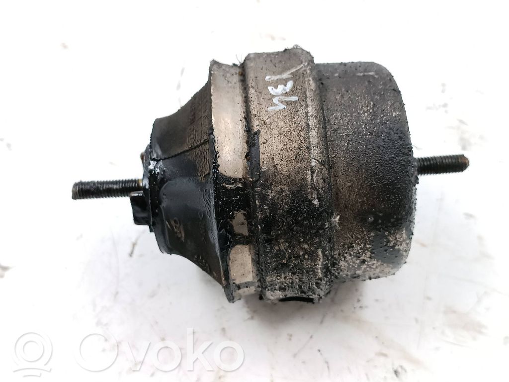 Engine mount bracket   8D0199379,8D0199379AQ,8D0199379G,8D0199379J,8D0199379R,8D0199379S