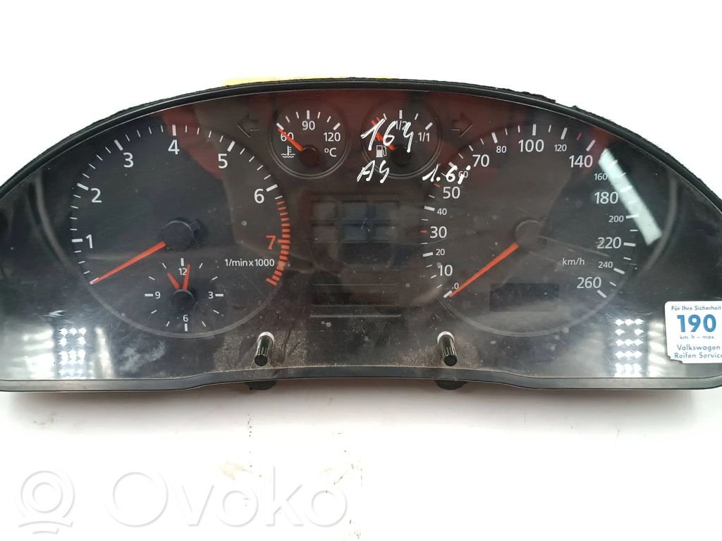 Audi A4 S4 B5 8D Licznik / Prędkościomierz 