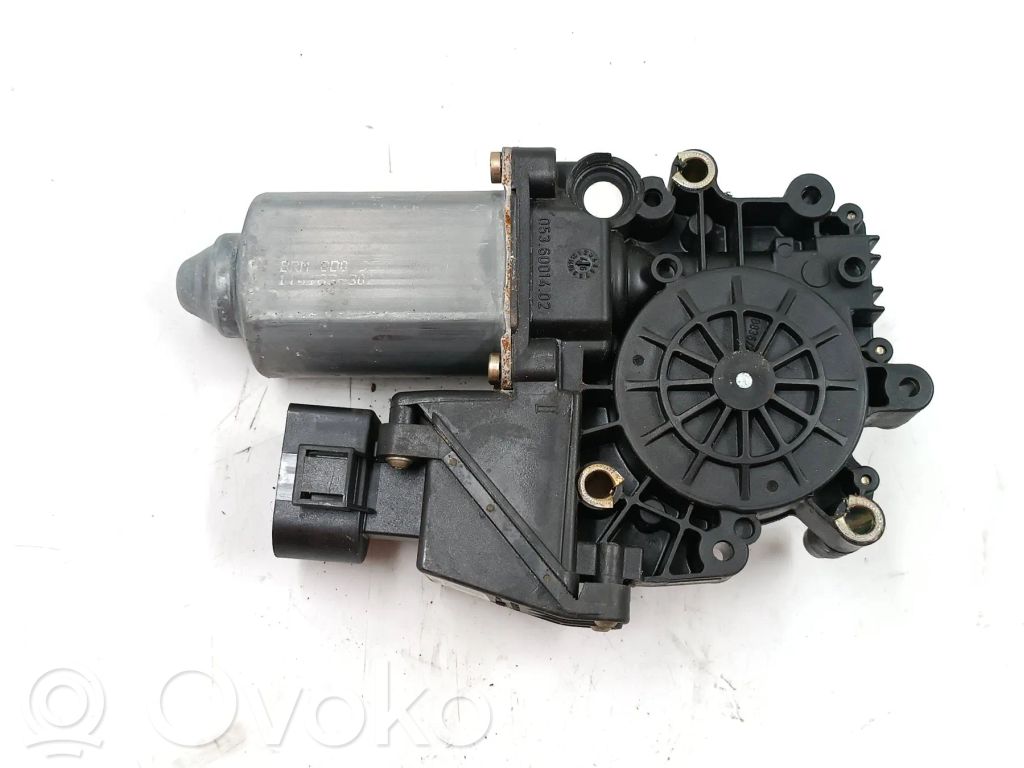 Audi A4 S4 B5 8D Silniczek podnośnika szyby drzwi 