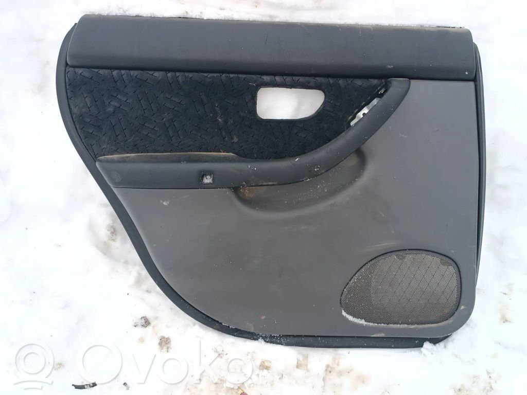 Subaru Legacy Moldura del tarjetero de la puerta trasera 