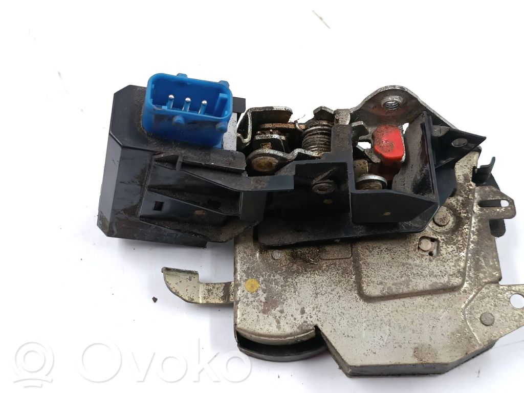 BMW 3 E36 Aizmugurē slēdzene 