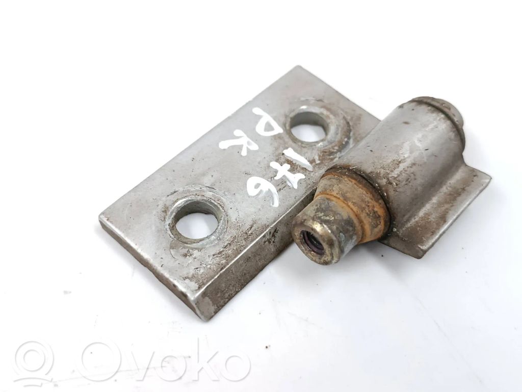 Front door lower hinge   19603079