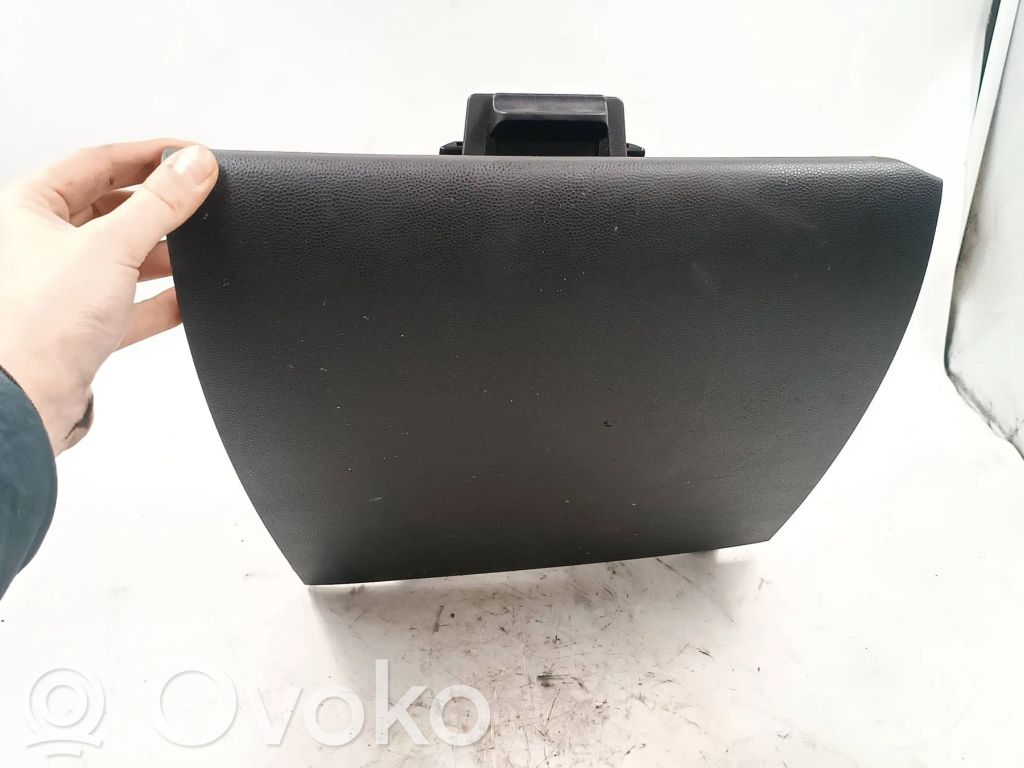 Glove box   DF7164161,K4366