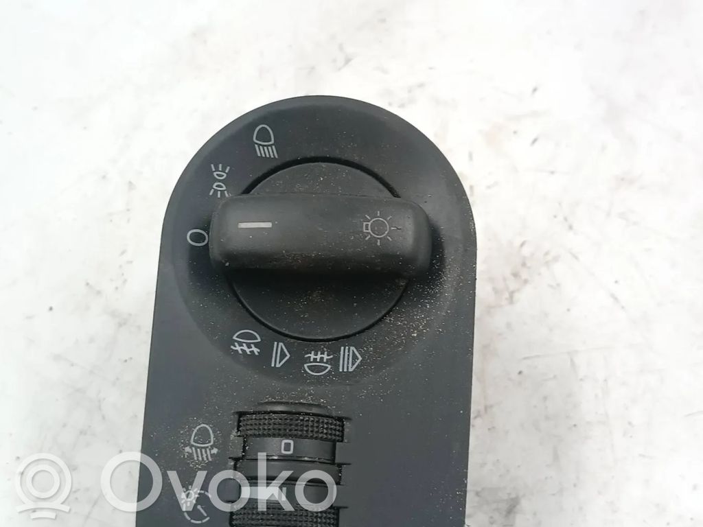 Light switch   04058110,8P0919094C