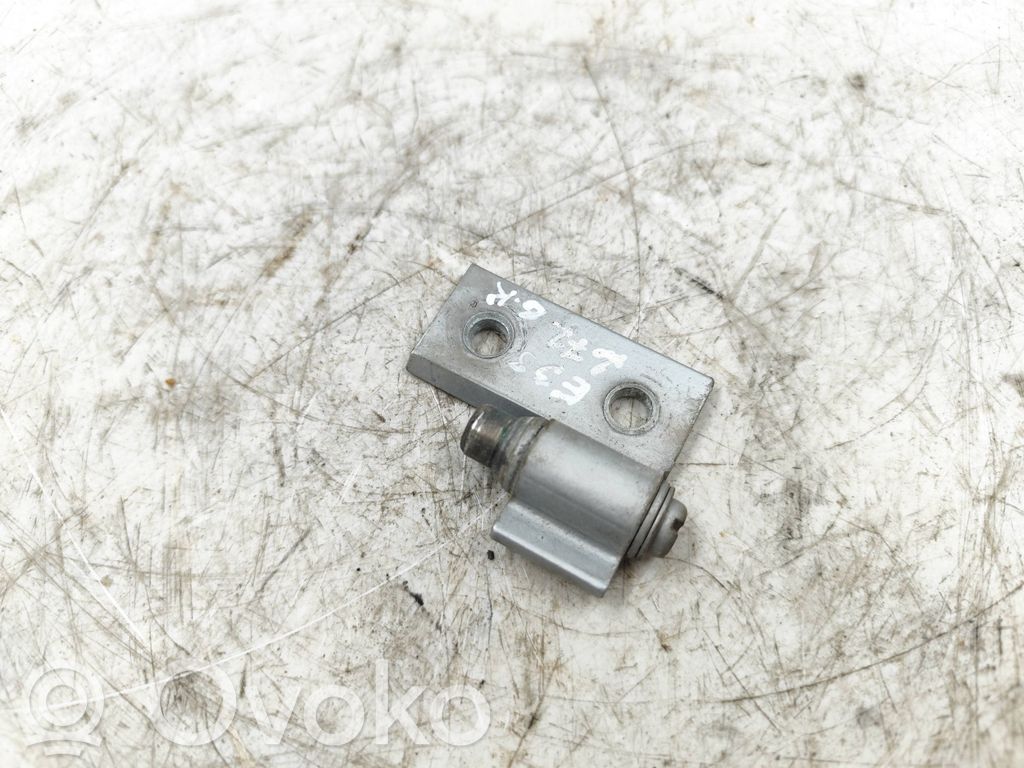 BMW 5 E39 Rear door upper hinge 