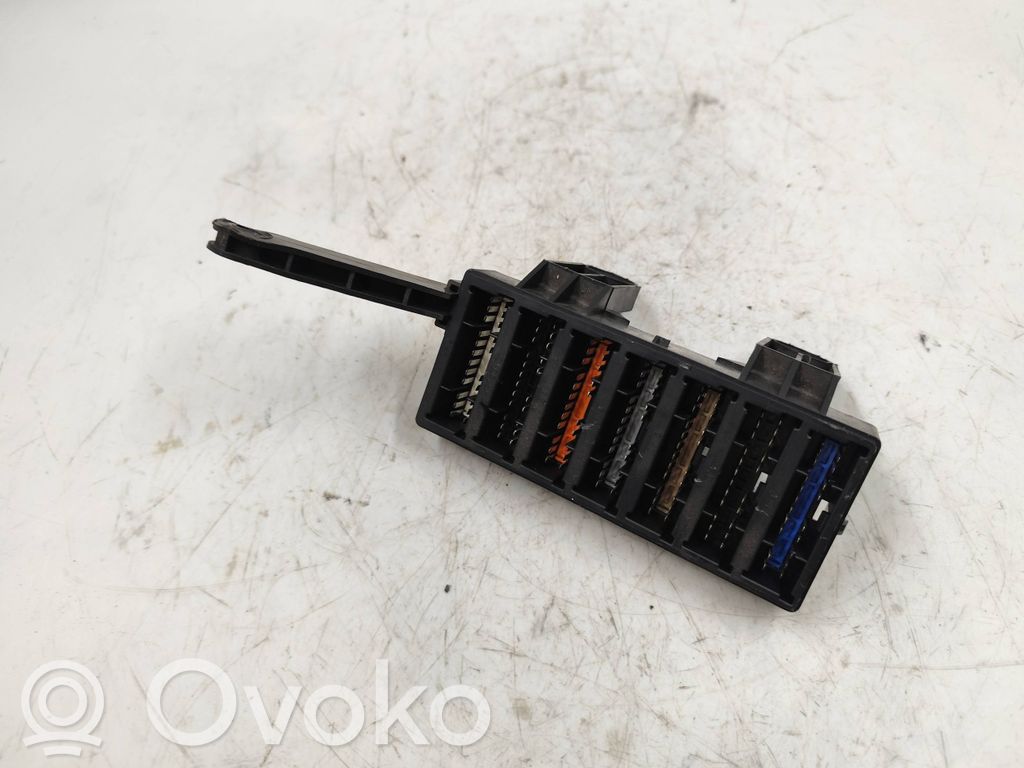 KIA Carnival Fuse module 