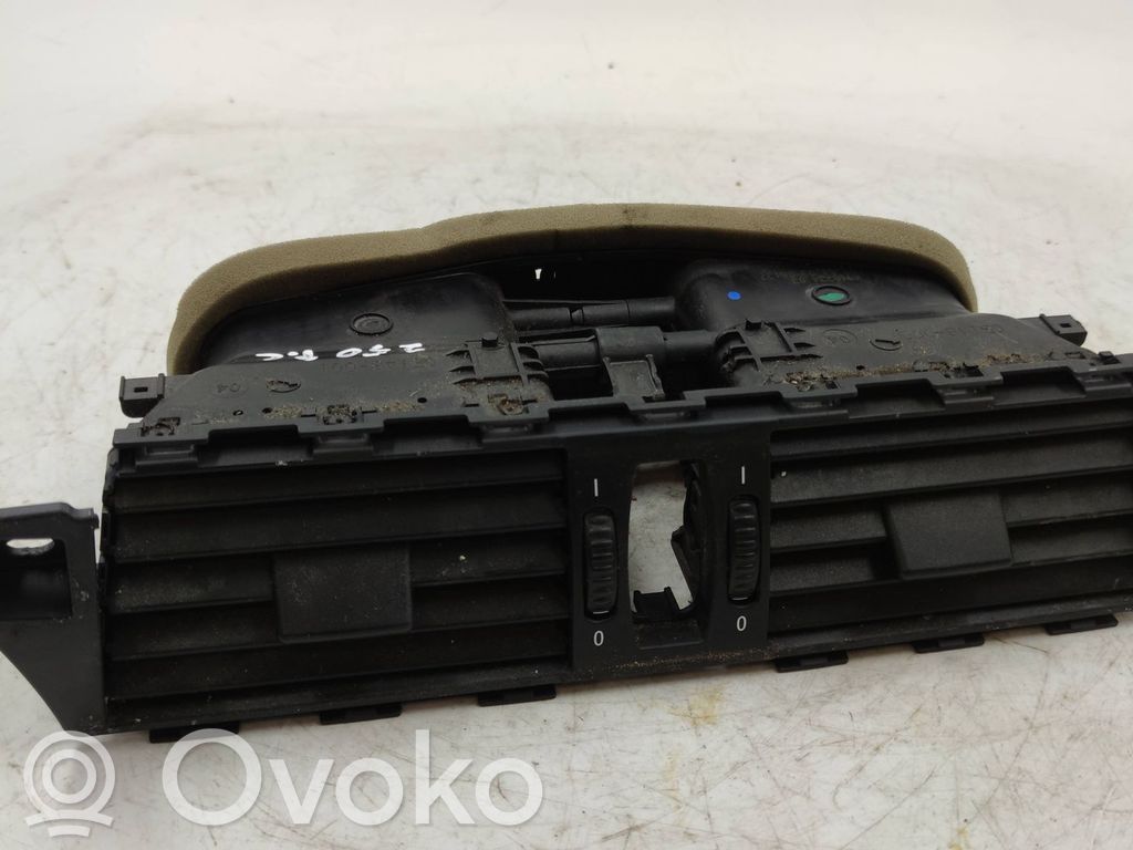 Dash center air vent grill   05148001