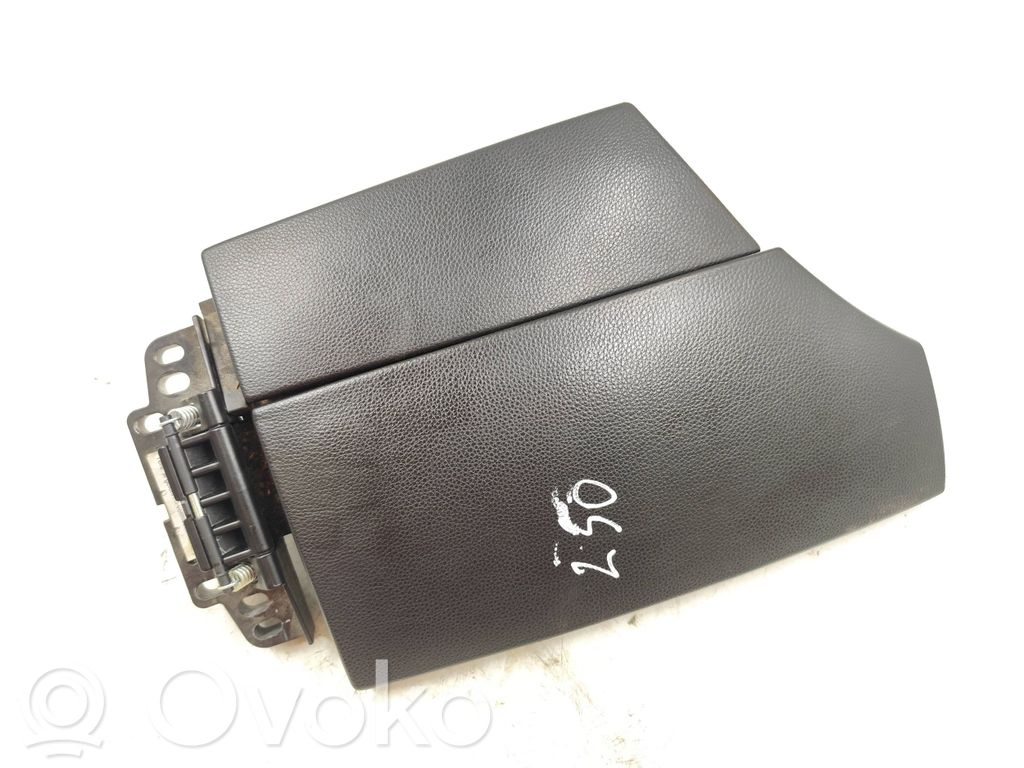 Armrest   7060051