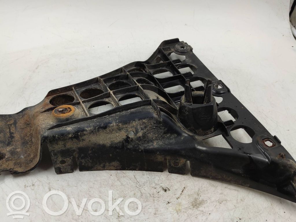 BMW 5 E60 E61 Galinis laikiklis bamperio 