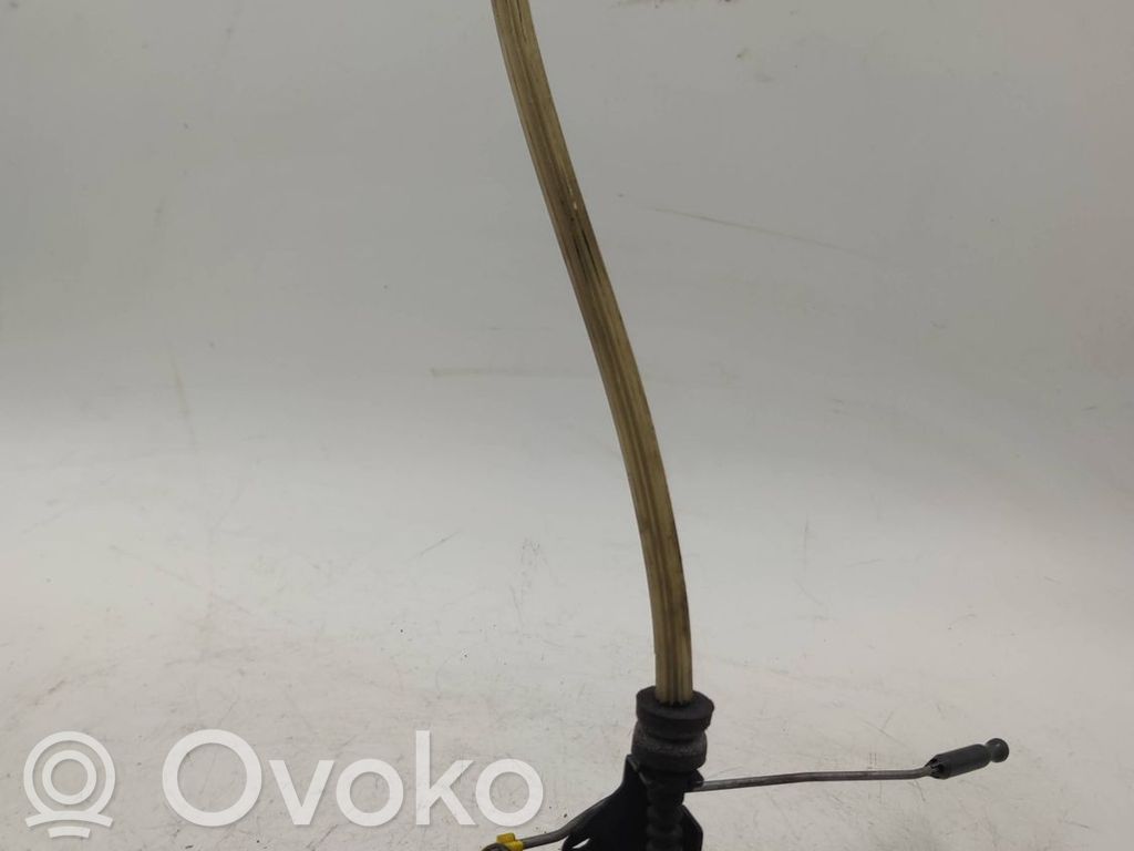 Volvo S60 Priekšpusē slēdzene 