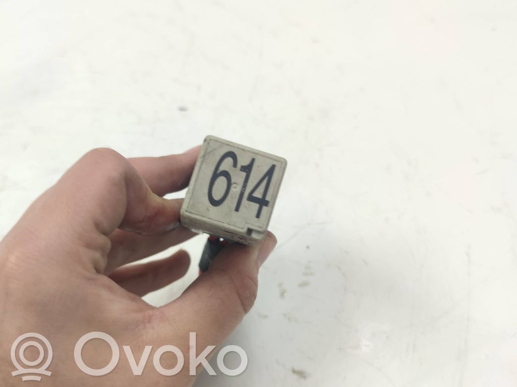 Audi A6 S6 C6 4F Inne przekaźniki 