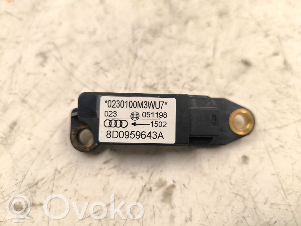 Audi A4 S4 B5 8D Датчик удара надувных подушек 