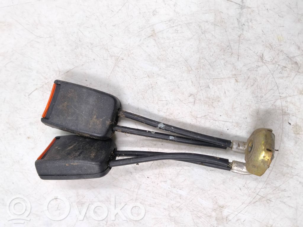 Audi 80 90 B2 Klamra środkowego pasa bezpieczeństwa fotela tylnego 