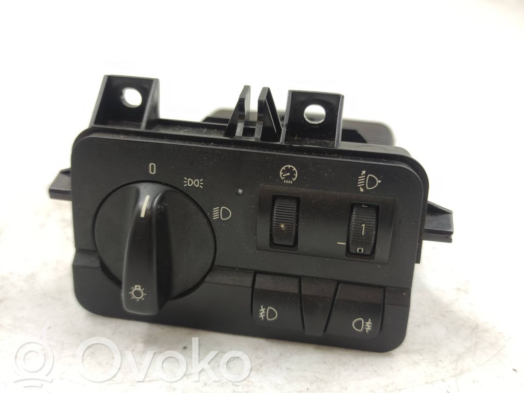 Light switch   6936832,532228401,0031558
