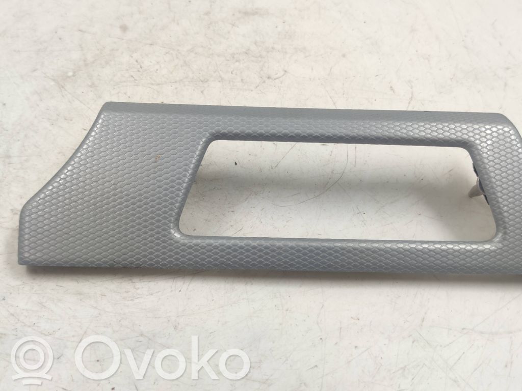 Dashboard glove box trim   9148068