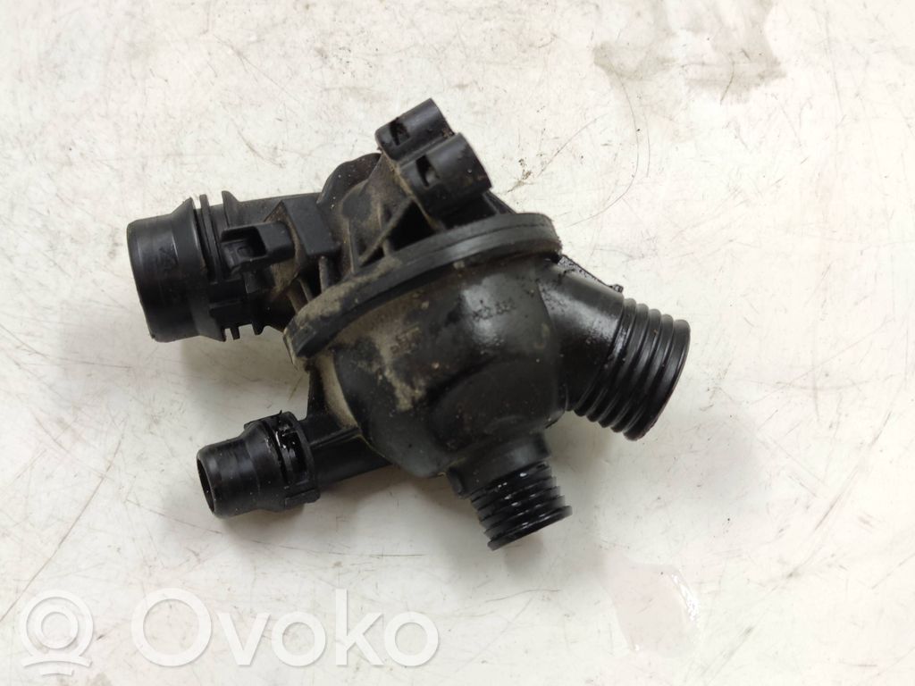 BMW 3 E92 E93 Termostaatin kotelo 