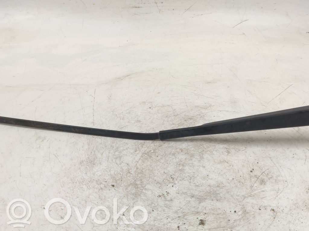 Volkswagen Golf IV Front wiper blade arm 