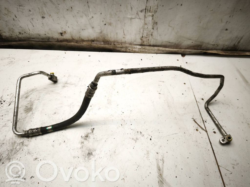 BMW 1 E81 E87 Ilmastointilaitteen putki (A/C) 