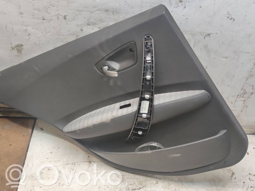 BMW 1 E81 E87 Apšuvums aizmugurējām durvīm 
