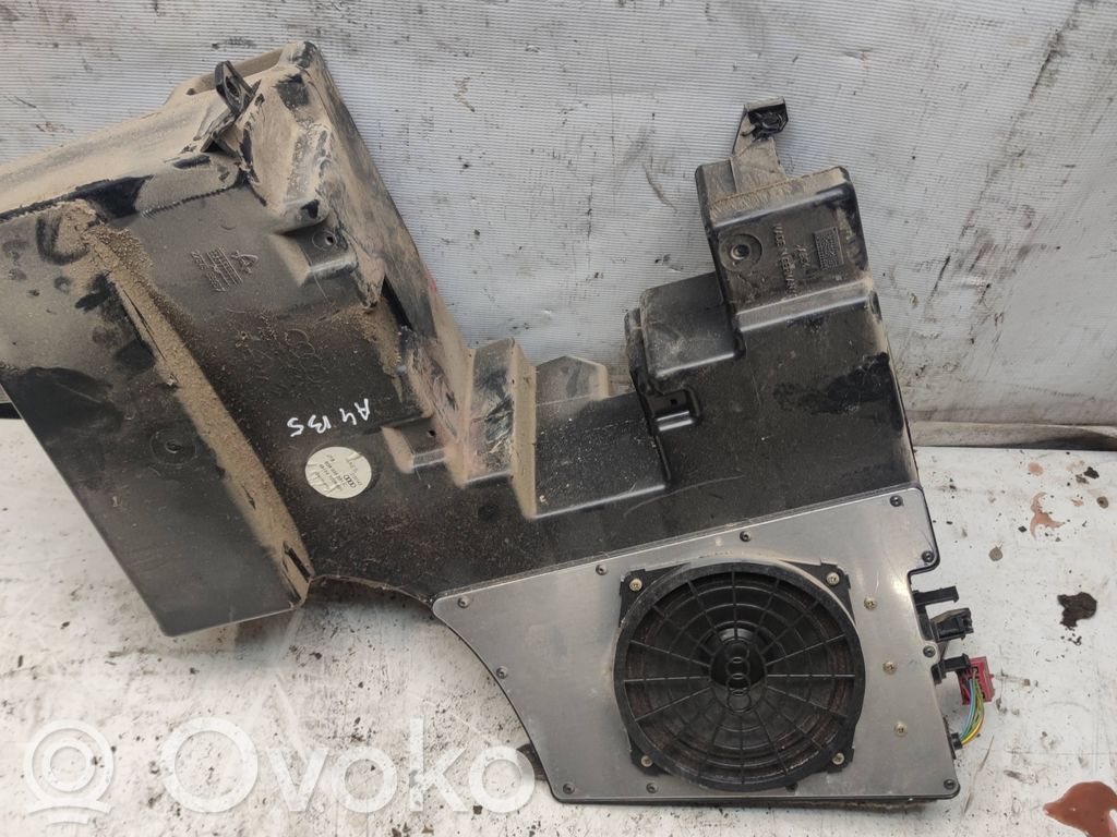 Audi A4 S4 B5 8D Altavoz subwoofer 