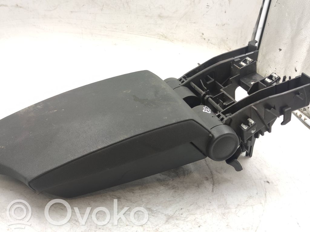 Armrest   7143596