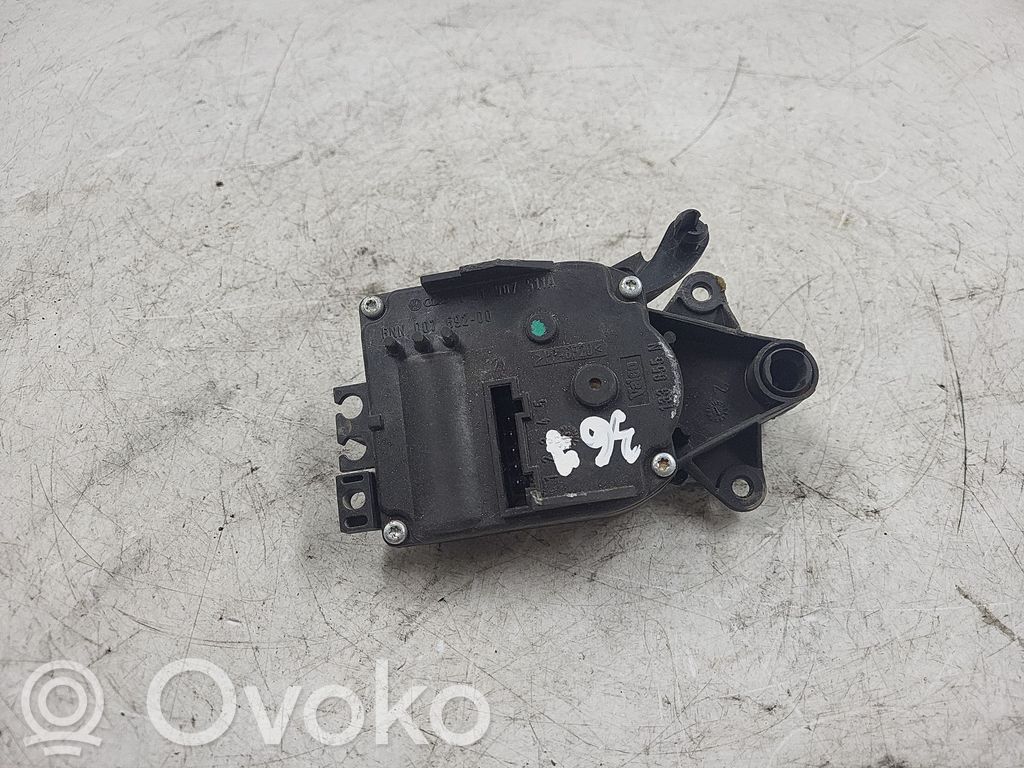 Volkswagen Golf IV Tuloilmaventtiilin käyttömoottori 
