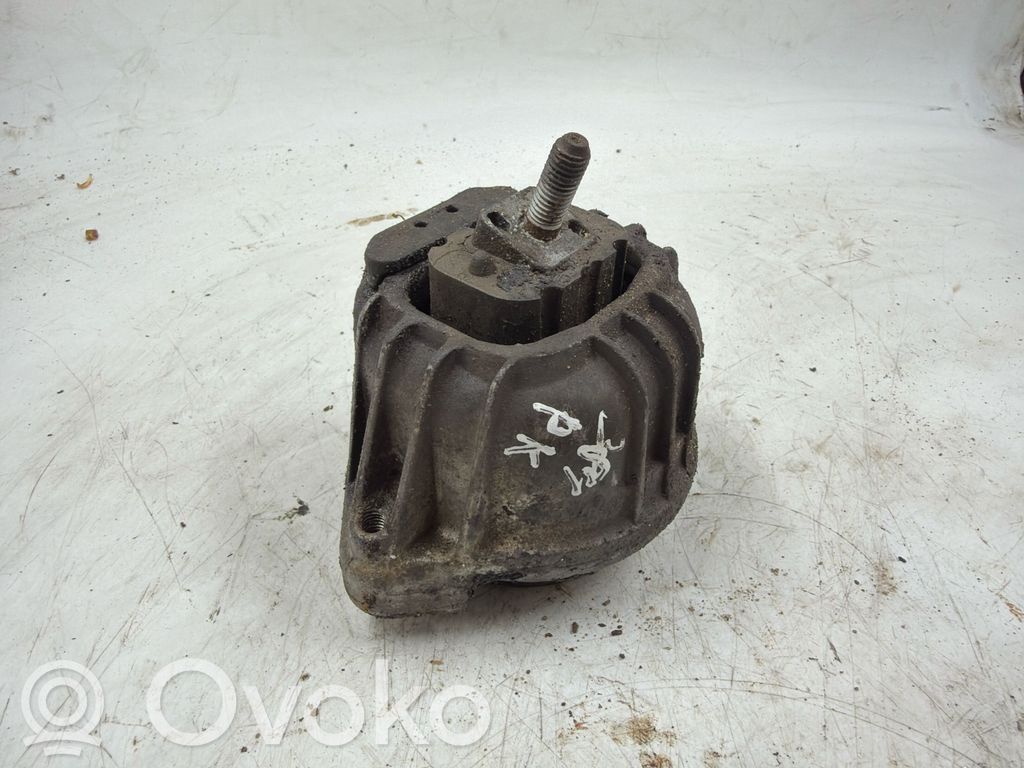 Engine mount bracket