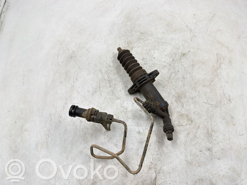 Clutch master cylinder   6775872
