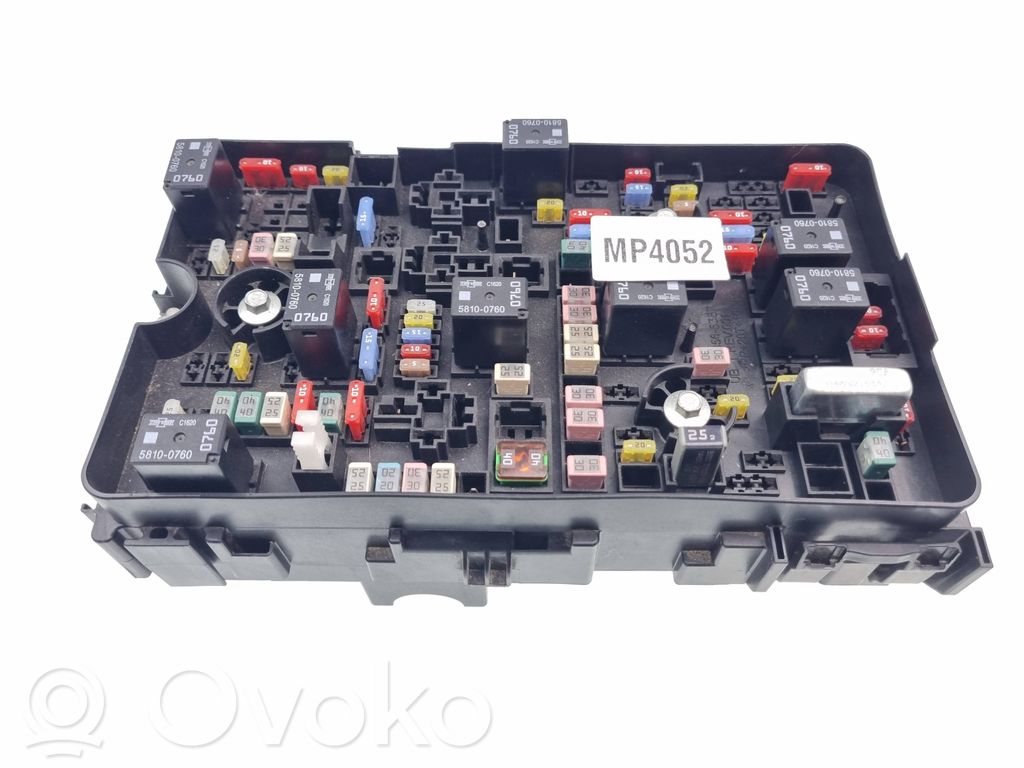 Fuse module   68233193AD,657833564AF,P68233193AD,T657833564AF