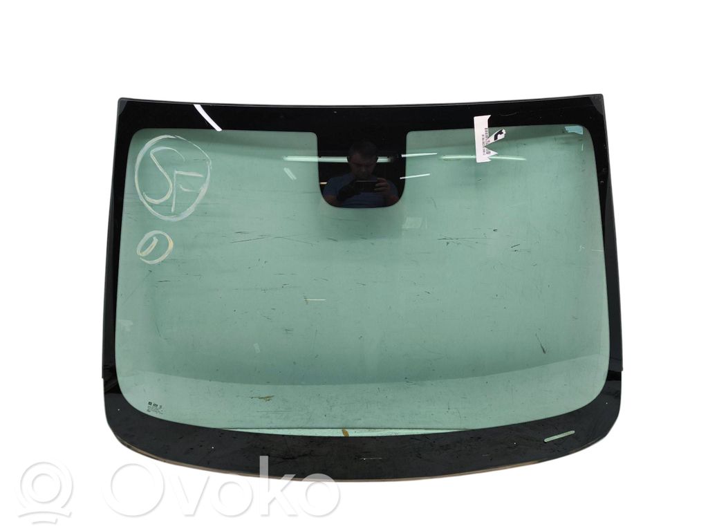 Buick Encore I Front windscreen/windshield window 