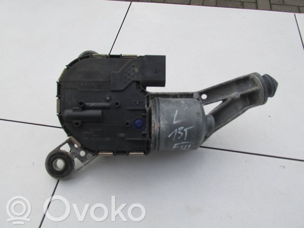 Ford Focus Silniczek wycieraczek szyby przedniej / czołowej 