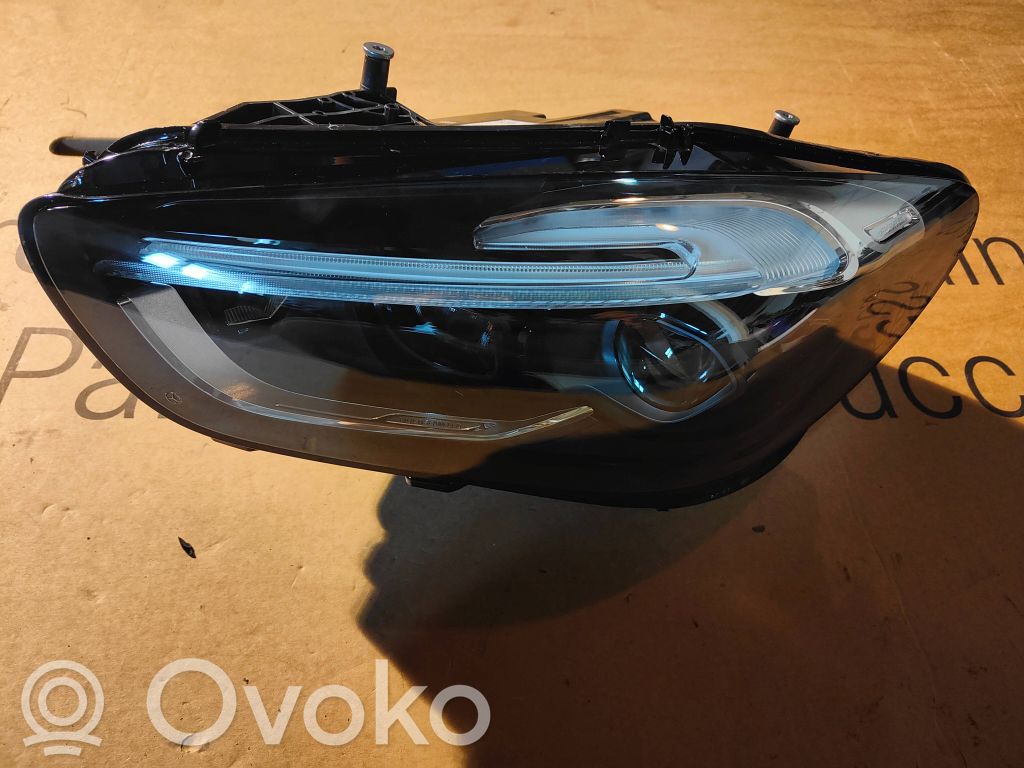 Mercedes-Benz B W247 Lampa przednia 