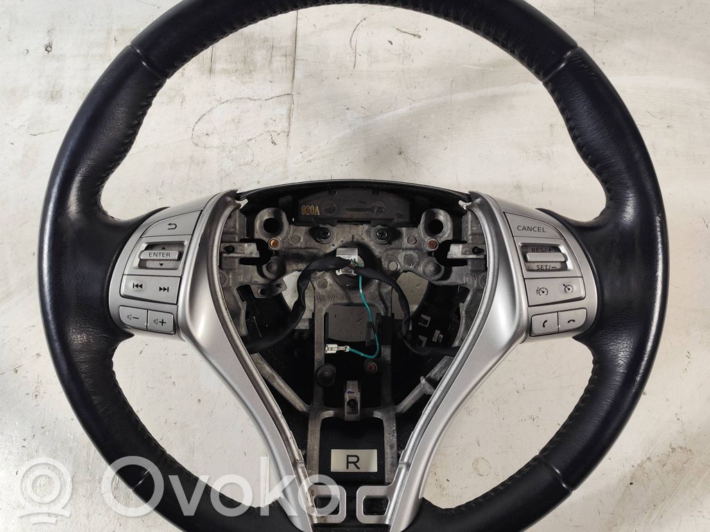 Nissan X-Trail T32 Steering wheel 