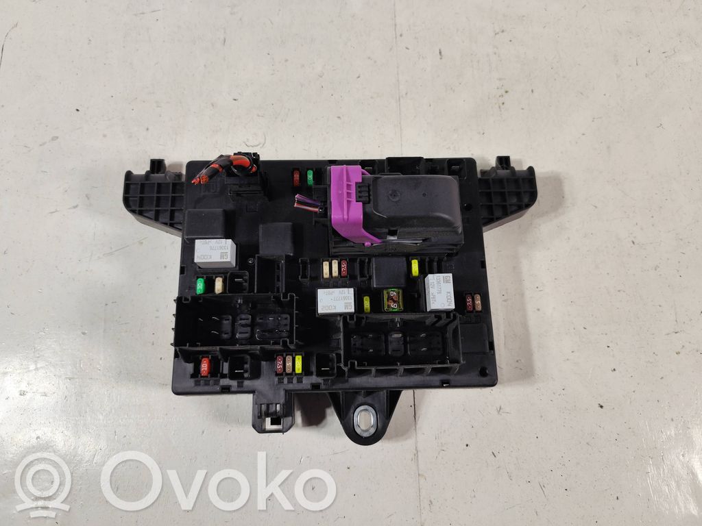 Opel Zafira C SAM control unit 
