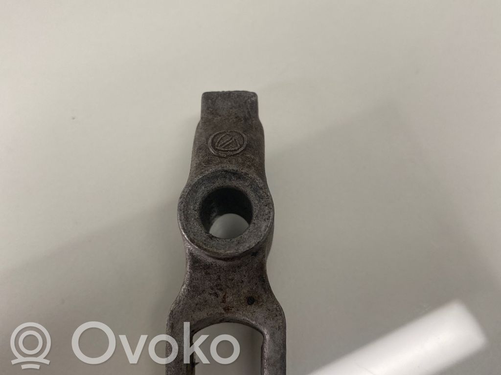 Opel Insignia A Abrazadera del inyector de combustible 