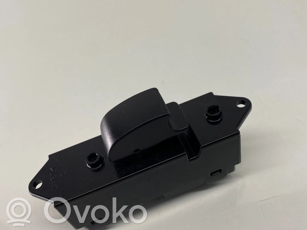 Mitsubishi Outlander Electric window control switch 